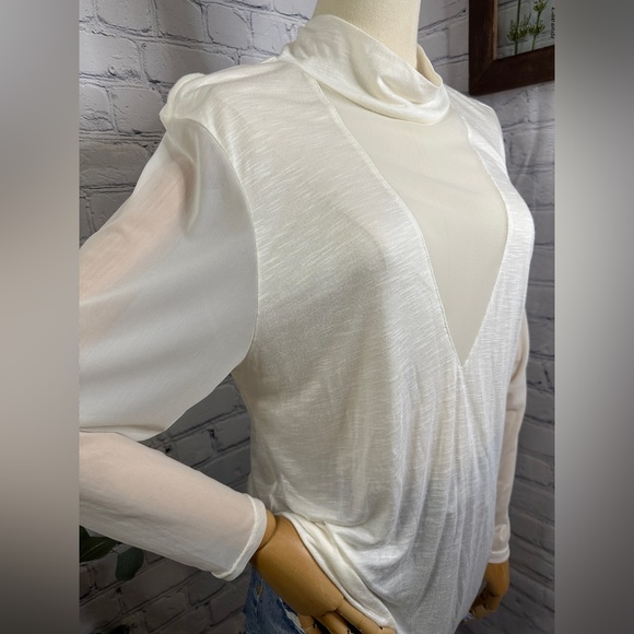 Emma & Sam mesh sleeve collar and back Top - Picture 2 of 5